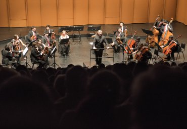 Coro Femenino y Orquesta de Cámara PUCV ofrecieron excelente concierto en el Teatro Municipal de las Condes - Foto 1