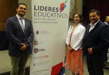 Directores noveles de escuelas y liceos públicos finalizan proceso de inducción con ceremonia de certificación en la PUCV - Foto 4