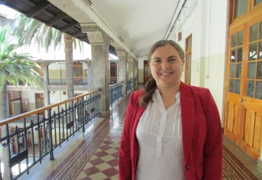 Profesora de la Facultad de Teología trabaja en proyecto que transformará microbasural en espacio recreativo y ecológico del Cerro Larraín