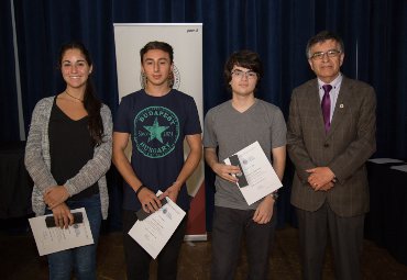 PUCV entrega becas por Ingreso Destacado a 52 nuevos alumnos - Foto 2