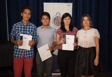 PUCV entrega becas por Ingreso Destacado a 52 nuevos alumnos - Foto 4