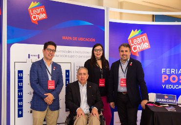 PUCV participó en Feria de Postgrados Learn Chile realizada en Ecuador - Foto 1