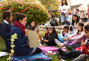 Cerca de 150 niños y niñas participaron de la Invasión Lectora organizada por la Escuela de Pedagogía PUCV - Foto 1