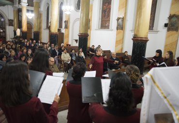 Coro Femenino de la PUCV interpretó variado repertorio de música sacra en la Iglesia San Luis Gonzaga