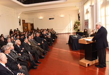 Bernardo Donoso Riveros es el nuevo Profesor Emérito de la PUCV: “Educar es hacer florecer” - Foto 4