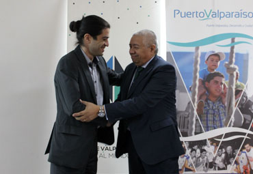 Acuerdo entre PUCV y EPV permitirá crear futuro centro para la innovación portuaria - Foto 2