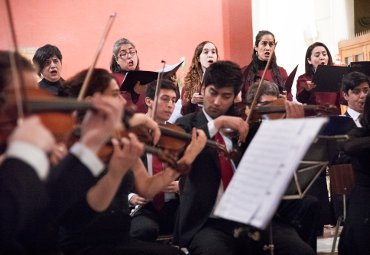 Coro Femenino y Orquesta de Cámara PUCV realizan Concierto para la Solidaridad en Santiago - Foto 2