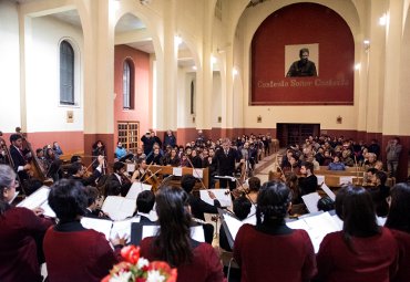 Coro Femenino y Orquesta de Cámara PUCV realizan Concierto para la Solidaridad en Santiago - Foto 1