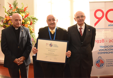 PUCV entrega grado de Doctor Honoris Causa a académico Andrés Illanes - Foto 2