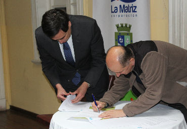 Facultad de Derecho PUCV firma convenio de colaboración con la Corporación La Matriz - Foto 1