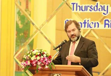 Director ejecutivo de Centro Vincular participó en “Semana de Derechos Humanos y Empresas” en Tailandia - Foto 1