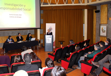 PUCV realizó conversatorio sobre investigación socialmente responsable - Foto 2