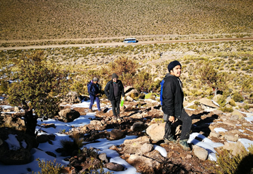 Alumnos de Geografía PUCV realizan talleres y trabajos de limpieza en comunidad de Colchane - Foto 1