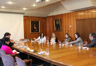 Autoridades de universidad USAL y PUCV se reúnen para promover cooperación internacional entre ambas instituciones - Foto 1