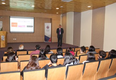 Director de Empresas Flores expuso para ciclo de conferencias de Familias Empresariales en la PUCV - Foto 2
