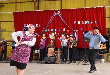 Conjunto Folclórico PUCV celebra Fiestas Patrias con la comunidad de la Escuela Gaspar Cabrales - Foto 3