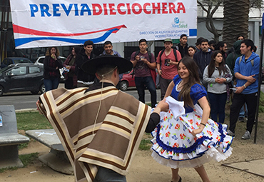 Más de tres mil estudiantes vivieron una PREVIA DIECIOCHERA en la PUCV - Foto 1