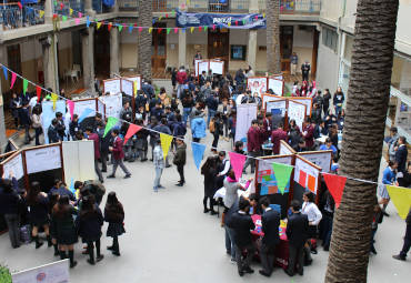 Escolares presentan resultados de sus investigaciones en Feria Científica de la PUCV - Foto 1