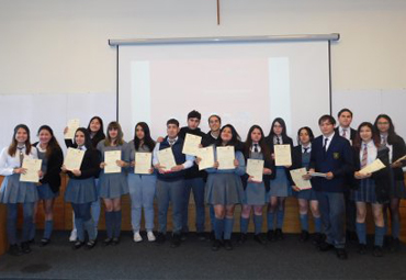 Finaliza versión 2018 del Curso de Educación Cívica “120 años de la Escuela de Derecho PUCV” - Foto 1