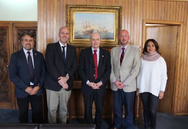 Cónsul de Estados Unidos en Chile visita la PUCV y se reúne con estudiantes norteamericanos - Foto 1