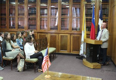 Cónsul de Estados Unidos en Chile visita la PUCV y se reúne con estudiantes norteamericanos - Foto 3
