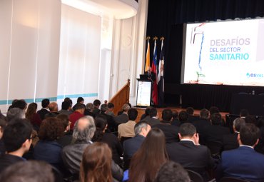 PUCV y Esval realizan seminario sobre desafíos del sector sanitario en Chile - Foto 1