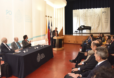 PUCV entrega grado de Doctor Honoris Causa a académico español Antonio Morales Moreno - Foto 2