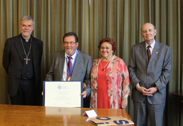PUCV entrega grado de Doctor Scientiae et Honoris Causa a académico José Gimeno - Foto 4