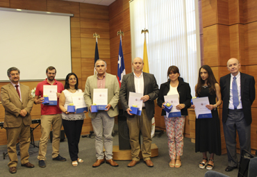 Escuela de Negocios y Economía PUCV realiza ceremonia de entrega de diplomas de la quinta versión del curso GIES 2019 - Foto 3