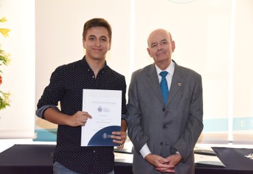 Católica de Valparaíso entrega premios Rubén Castro y Excelencia Académica - Foto 2