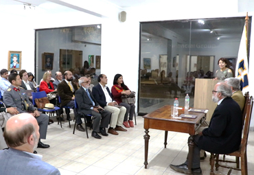 Académico Jorge Ferrada participa en lanzamiento del libro “La niñez de O’Higgins” en Talca - Foto 3