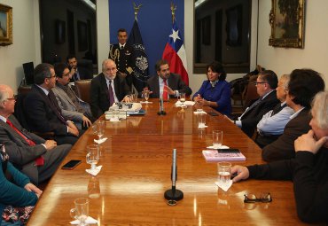 Historia: Autoridades dialogan con parlamentarios sobre cambios curriculares en 3° y 4° medio - Foto 1