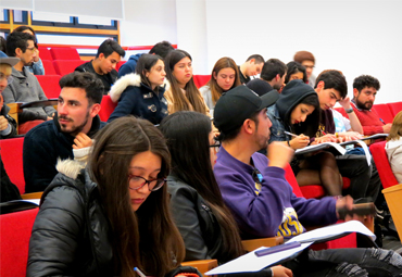 Programa Alerta del Consejo de Rectores de Valparaíso certificó a estudiantes PUCV - Foto 1