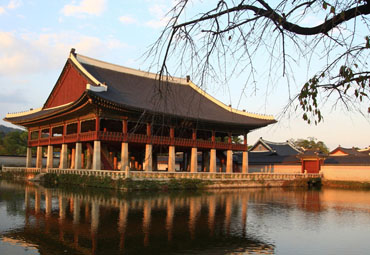 Ciclo de Conferencias "Mitos y símbolos de cuatro civilizaciones de Asia: Corea"