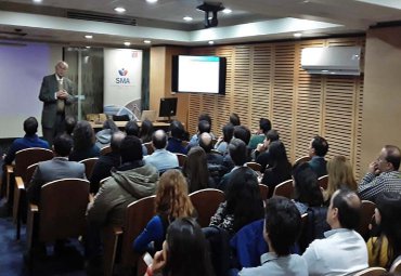 Académico del Instituto de Geografía realizó taller sobre rellenos sanitarios para la Superintendencia del Medio Ambiente - Foto 1