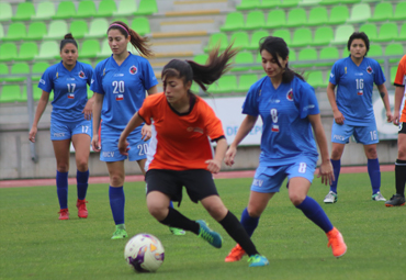 PUCV derrotó a UDLA en fútbol femenino LDES Valparaíso