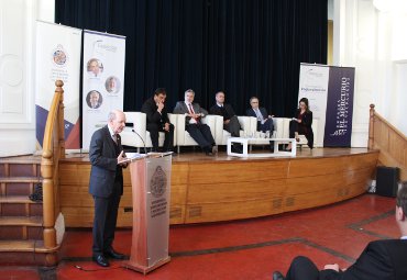 PUCV y Mercurio de Valparaíso realizan Conversatorio “Regionalización y elección de gobernadores regionales en 2020” - Foto 1