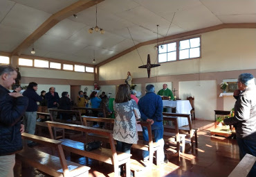 Estudiantes del ICR dictaron un taller sobre celebraciones litúrgicas en la capilla de San Roque - Foto 2