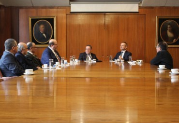 Embajador de Italia visita la PUCV para trabajar en cooperación internacional universitaria - Foto 1