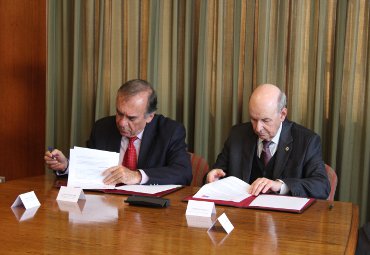 PUCV firma convenio de colaboración con la Agencia Chilena de Cooperación Internacional para el Desarrollo - Foto 2