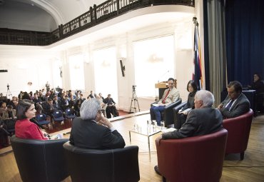 PUCV realizó Conversatorio APEC 2019: “Chile, su gente y su futuro” - Foto 2