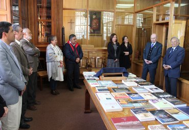 Profesor Emérito Eduardo Cavieres dona colección de libros de historia regional a la PUCV - Foto 2