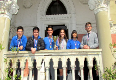 Colegio Poeta Daniel de la Vega ganó el 7° Encuentro Interescolar “Debatiendo Historia”