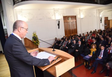 PUCV otorga distinción Doctor Scientiae et Honoris Causa al académico Carlos Esplugues Mota - Foto 2