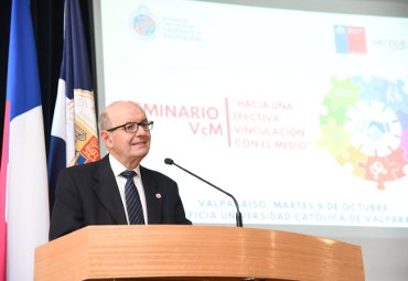 PUCV efectuó Seminario: “Hacia una efectiva Vinculación con el Medio” - Foto 1