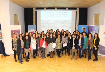 Escuela de Trabajo Social realizó Diplomado “Enfoque de Derechos y Relaciones entre Sistemas Sociales” - Foto 1