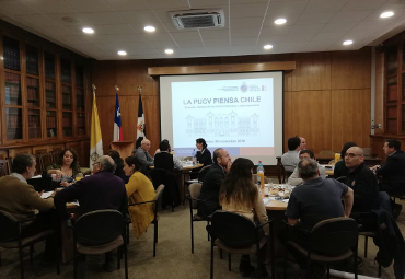 Personal de la DGAEA participa de espacio de conversación “La PUCV Piensa Chile” - Foto 3