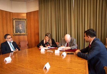PUCV suscribe convenio para habilitar Centro de Negocios Sercotec permanente en la Provincia de Los Andes - Foto 1