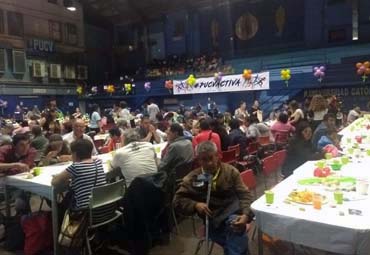 PUCV acoge cena con los más necesitados de Valparaíso - Foto 1