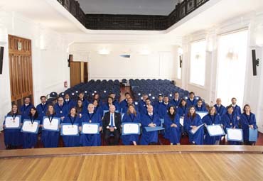 PUCV graduó a 59 nuevos doctores y fortalece internacionalización de programas de postgrados